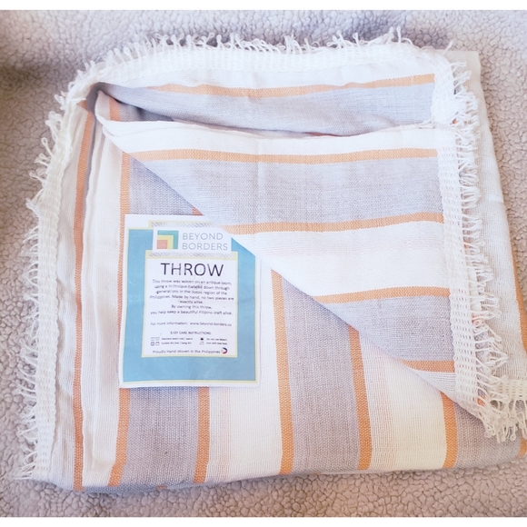 Beyond Borders handwoven in Philippines - Picture 1 of 5